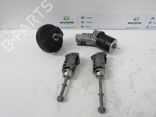 Used Ignition barrel PEUGEOT EXPERT Van (V_) 2.0 BlueHDi 120 (122 hp) 13323526