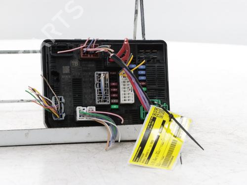 Used Fuse box Fuse box 38264112 38264112