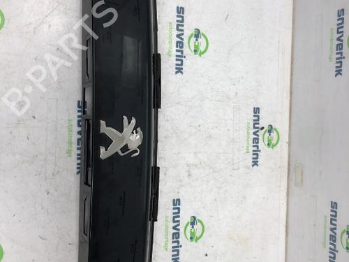 Used Tailgate trim PEUGEOT 2008 II (UD_, US_, UY_, UJ_, UR_, UC_) 1.2 PureTech 130 (USHNS, URHNS) (130 hp) 19147979