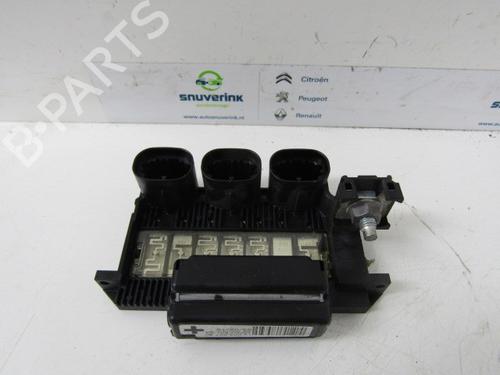 Used Fuse box Fuse box 10793907 10793907