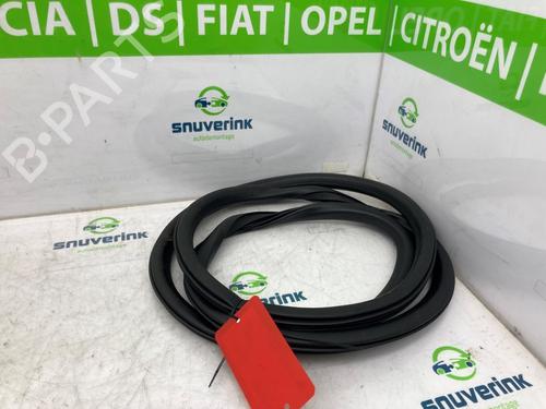 Used Rubber door seal CITROËN C3 AIRCROSS II (2R_, 2C_) 1.2 PureTech 110 (2RHNZB, 2RHNZW, 2RHNPX, 2RHNPJ) (110 hp) 19306562