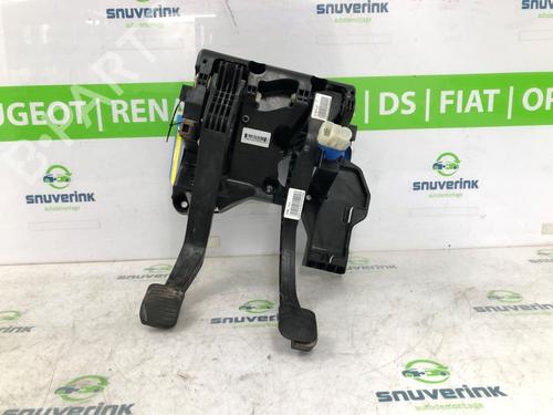 Used Break pedal PEUGEOT BOXER Van 2.2 HDi 110 (110 hp) 19148314