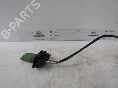 Used Heater resistor RENAULT TWINGO III (BCM_, BCA_) 1.0 SCe 70 (71 hp) 13323648