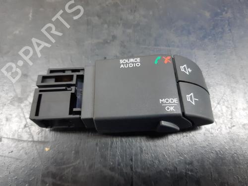 Commandes au volant RENAULT CLIO IV (BH_) 1.5 dCi 90 (90 hp) 13190388