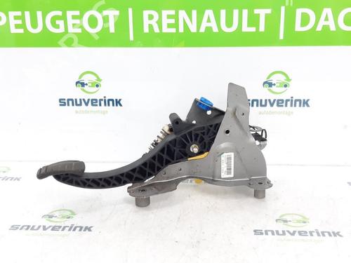 Used Clutch pedal RENAULT MEGANE III Grandtour (KZ0/1) 1.2 TCe (KZ2B, KZ11) (116 hp) 18050350