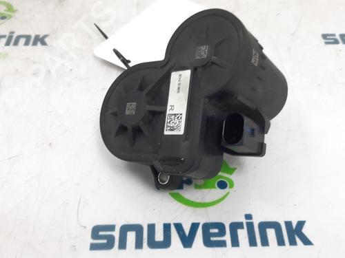 Used Electric handbrake MAZDA CX-30 (DM) e-SKYACTIV-X M Hybrid (186 hp) 29827823