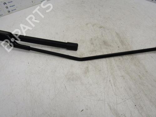 Front windshield wiper arm PEUGEOT 208 I (CA_, CC_) 1.2 VTI 82 | BP17048564C143 