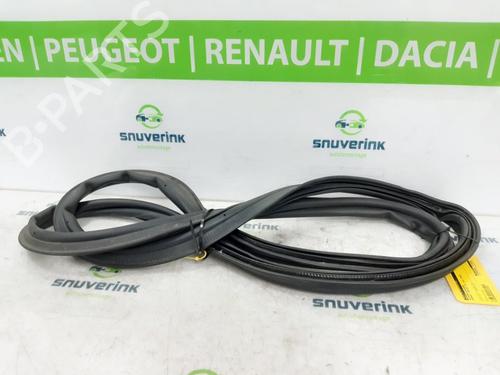 Used Rubber door seal RENAULT CAPTUR II (HF_) TCe 140 (HFN0) (140 hp) 20158402