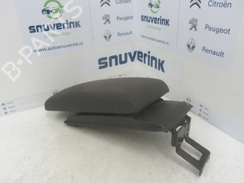 Used Armrest / Center console Armrest / Center console 24162675 24162675