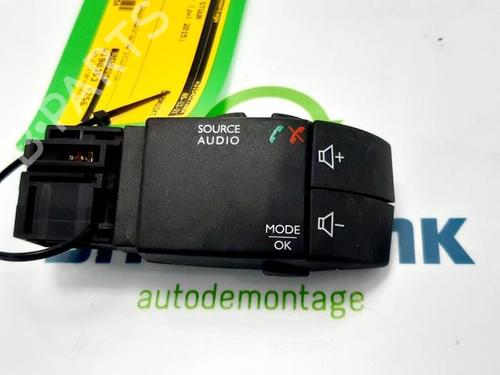 steering-wheel-controls-opel-vivaro-b-bus-x82-2014-2015-2016-2017-2018-2019-40570281 main image