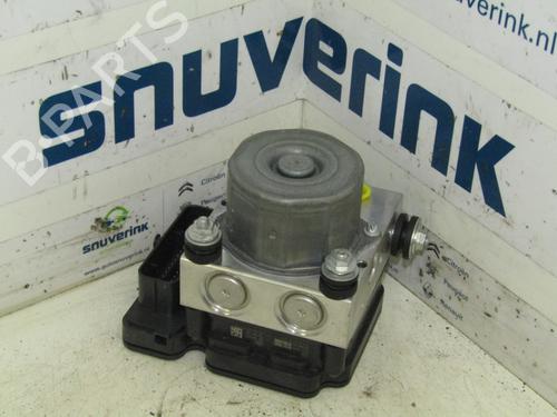 Used ABS pump RENAULT TWINGO III (BCM_, BCA_) 1.0 SCe 70 (71 hp) 21100032