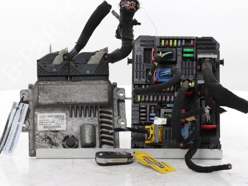Used Engine control unit (ECU) PEUGEOT EXPERT Van (V_) 2.0 BlueHDi 120 (122 hp) 30757501