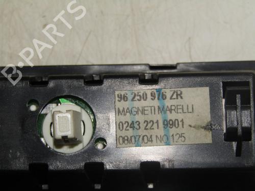 Display monitor PEUGEOT 206 Hatchback (2A/C) 1.4 i | BP10788576C48 
