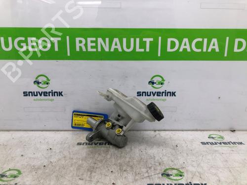 Used Brake master cylinder PEUGEOT 3008 II SUV (MC_, MR_, MJ_, M4_) 1.2 THP/ PureTech 130 (MRHNSM, MRHNSU, MRHNSJ, MRHNYW,... (131 hp) 17223442