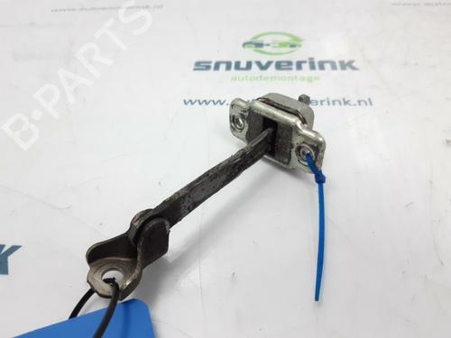 Dørhængsel/Dørbegrænser PEUGEOT 107 (PM_, PN_) 1.0 (68 hp) 13193178