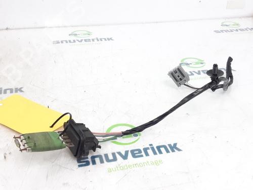 Used Heater resistor RENAULT TWINGO III (BCM_, BCA_) 1.0 SCe 70 (71 hp) 17027310