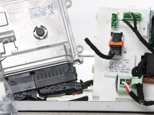 Used Engine control unit (ECU) Engine control unit (ECU) 38110672 38110672