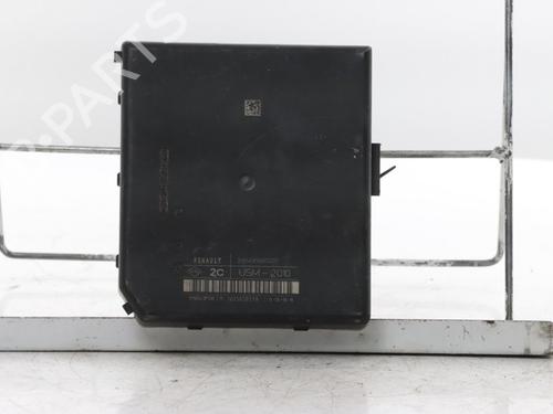 Used Fuse box Fuse box 39618949 39618949