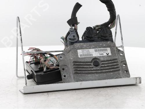 engine-control-unit-ecu-renault-megane-iii-hatchback-bz01_-b3_-2008-34563356 main image