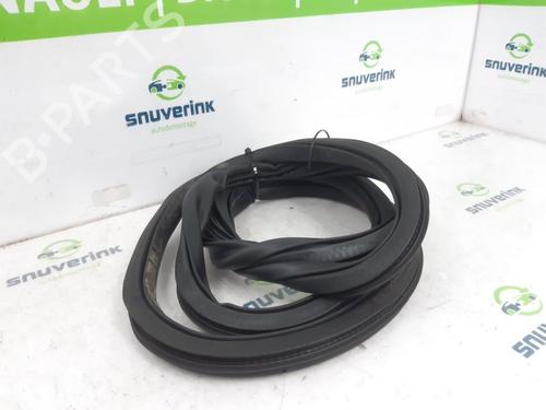 Rubber door seal CITROËN C4 III (BA_, BB_, BC_) 1.2 PureTech 130 (BAHNSA, BAHNSB) | BP23123656C142 