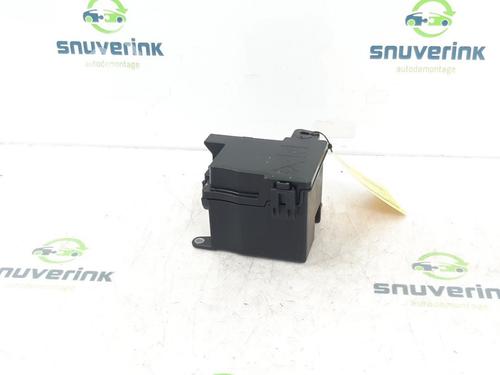 Used Fuse box Fuse box 15945840 15945840