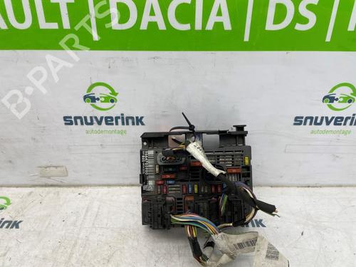 Used Fuse box Fuse box 26488760 26488760