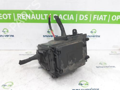 Used Fuse box RENAULT TRAFIC III Van (FG_) 2.0 dCi 170 (FGMM, FGMV) (170 hp) 26238399