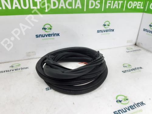 Used Rubber door seal CITROËN C4 III (BA_, BB_, BC_) 1.2 PureTech 130 (BAHNSA, BAHNSB) (130 hp) 23123658