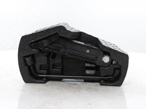 Jack Kit Jack Kit CITROËN C1 II (PA_, PS_) 1.2 VTi 82 (82 hp) 36538940 36538940