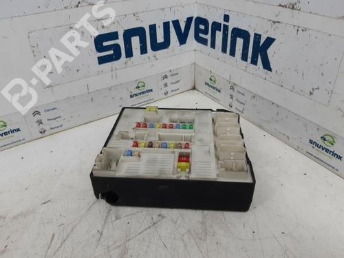 fuse-box-renault-megane-iii-hatchback-bz01_-b3_-15-dci-bz0c-284b61236r-284b60010r-2008-10800228 main image