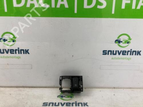 switch-renault-trafic-iii-van-fg_-2014-23987765 main image