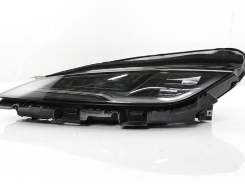 left-headlight-tesla-model-3-5yj3-2017-38545031 main image