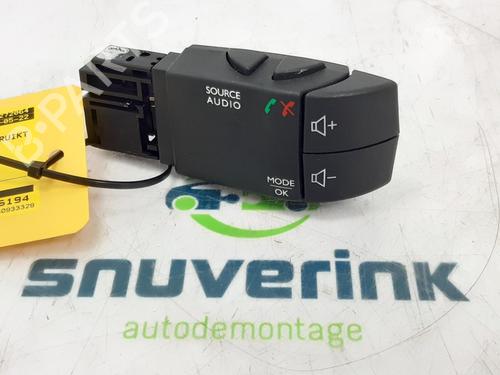 Used Steering wheel controls Steering wheel controls 13194132 13194132