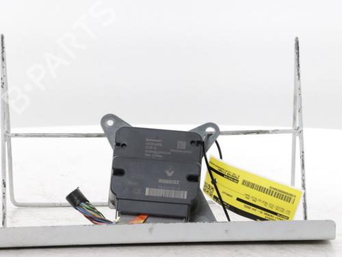 Used ECU airbags RENAULT TWINGO III (BCM_, BCA_) Z.E: (BCA1) (82 hp) 30866677