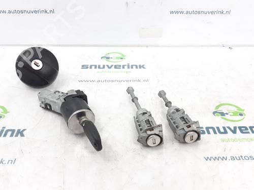 Used Ignition barrel PEUGEOT EXPERT Van (V_) 1.5 BlueHDi 120 (120 hp) 13324761