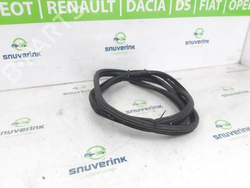 Gummiliste PEUGEOT 108 1.0 VTi 72 | BP25205131C142 - Image 2