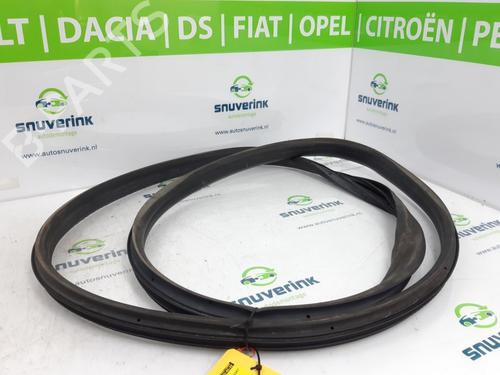 Used Rubber door seal RENAULT MEGANE III Grandtour (KZ0/1) 1.5 dCi (KZ09, KZ0D, KZ1G, KZ29, KZ14, KZ1W, KZ10, KZ1F,... (110 hp) 16408922