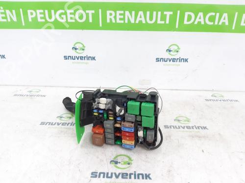 Used Fuse box Fuse box 18325815 18325815