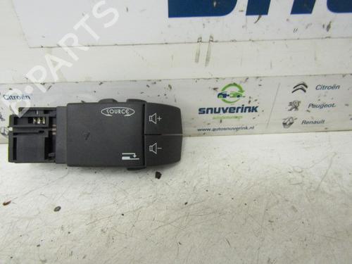Used Switch RENAULT TRAFIC II Van (FL) 2.0 dCi 90 (FL0H) (90 hp) 13323028