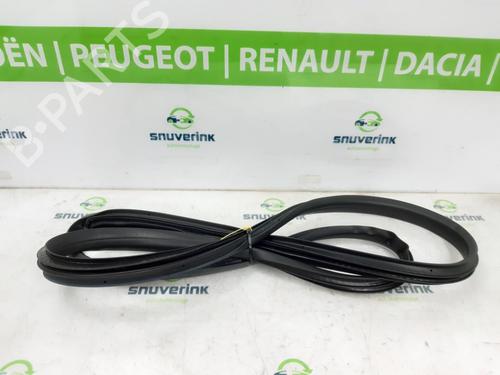 Used Rubber door seal RENAULT CAPTUR II (HF_) TCe 130 (HFMF) (131 hp) 19102882