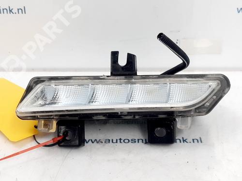 right-daytime-light-renault-captur-i-j5_-h5_-12-tce-120-266059367r-2013-10805170 main image