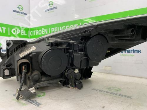 Right headlight PEUGEOT 5008 (0U_, 0E_) 1.6 16V | BP25980345C29