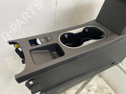 Armrest / Center console RENAULT CAPTUR II (HF_) TCe 140 (HFN0) | BP30186418I20