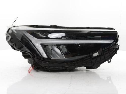 right-headlight-volvo-xc40-536-2017-40527359 main image