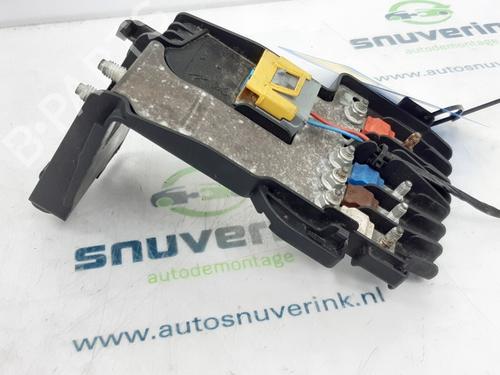 Used Fuse box Fuse box 16408866 16408866
