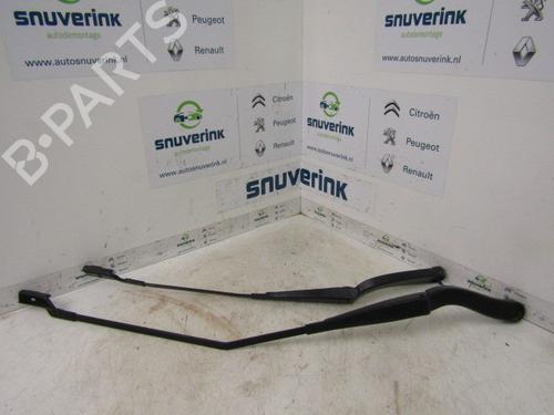 Used Front windshield wiper arm RENAULT TRAFIC III Van (FG_) 1.6 dCi 125 (FGMH) (125 hp) 24162838