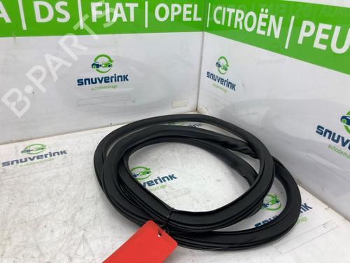 Used Rubber door seal CITROËN C3 AIRCROSS II (2R_, 2C_) 1.2 PureTech 110 (2RHNZB, 2RHNZW, 2RHNPX, 2RHNPJ) (110 hp) 19306563