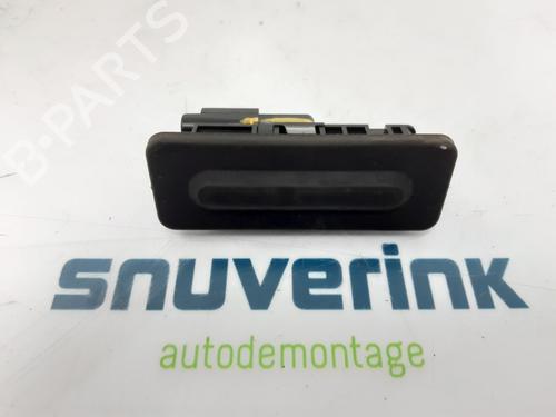 Used Tailgate handle PEUGEOT 3008 II SUV (MC_, MR_, MJ_, M4_) 1.2 THP/ PureTech 130 (MRHNSM, MRHNSU, MRHNSJ, MRHNYW,... (131 hp) 29640339