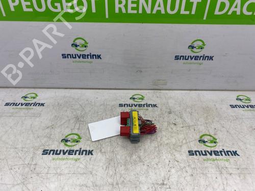 Used Fuse box Fuse box 17431650 17431650