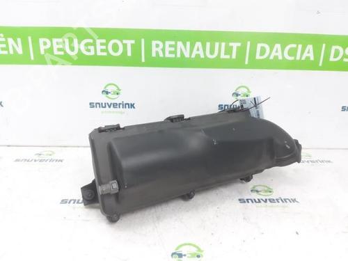Used Air filter box Air filter box PEUGEOT 3008 II SUV (MC_, MR_, MJ_, M4_) Hybrid (224 hp) 27093070 27093070